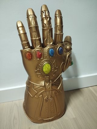 Guantelete infinito hasbro repintado
