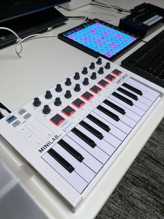 Teclado MIDI  Arturia Minilab MK2