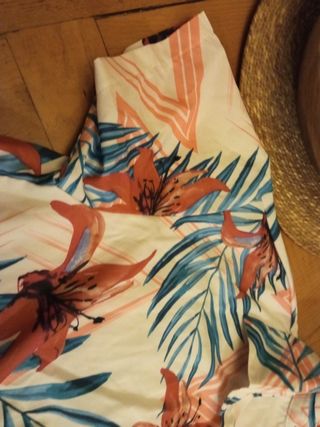 Camisa de flores tipo hawaiano