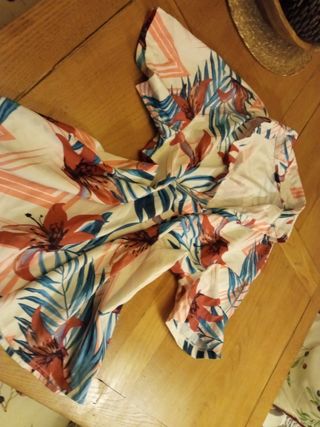 Camisa de flores tipo hawaiano