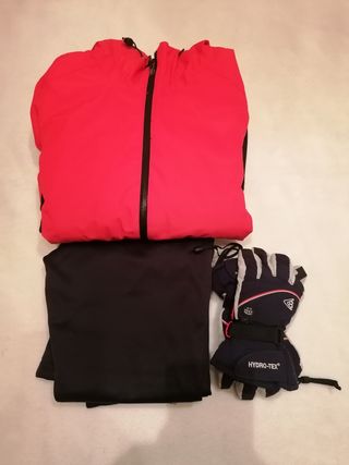Traje nieve y guantes
