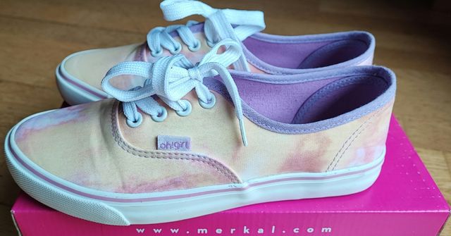 Zapatillas tela.