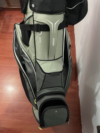Carro Electrico con Bolsa de golf y Palos de Golf