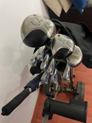 Carro Electrico con Bolsa de golf y Palos de Golf