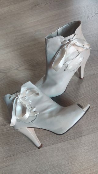 Botines LODI piel novia blanco roto satinado 38