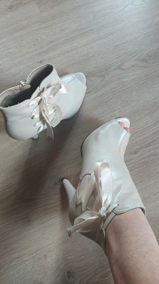 Botines LODI piel novia blanco roto satinado 38