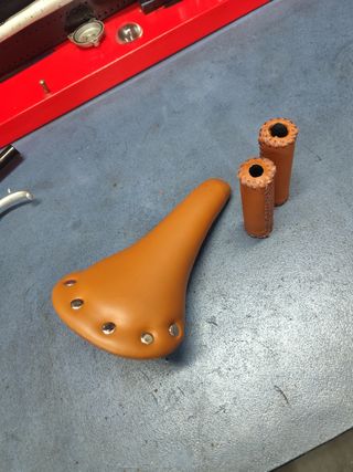 Asiento y puños bicicleta 