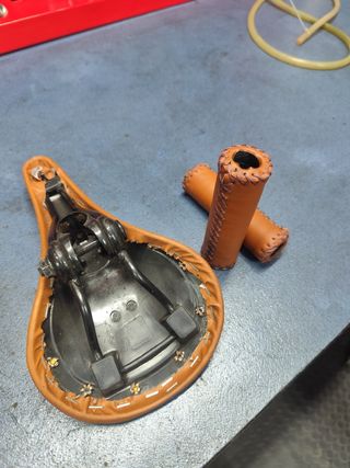 Asiento y puños bicicleta 