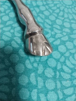 Abrebotellas alpaca pata de caballo con herradura.