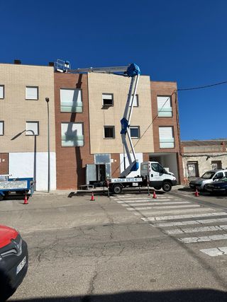 Alquiler maquinas elevadoras HA18PXDiesel,  Ocaña