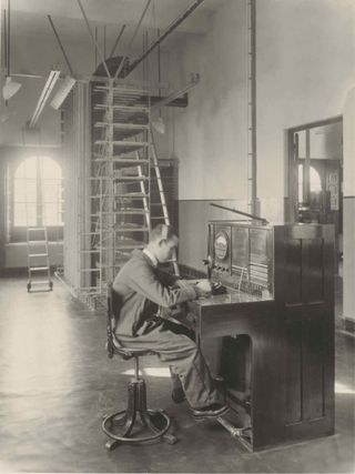 Antiguo disco o dial centralita o mesa de pruebas