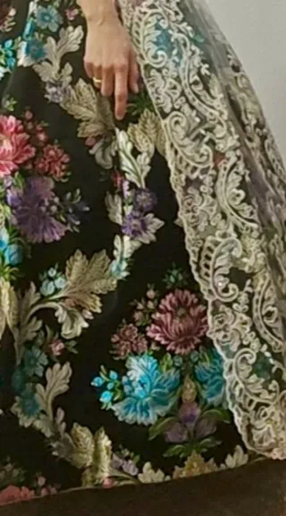 Traje de fallera completo con manteletas y zapatos