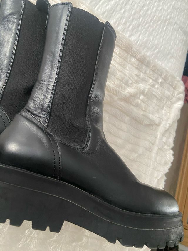 Botas. Track Piel Stradivarius