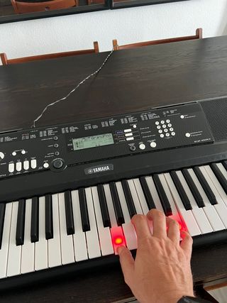 Yamaha EZ 220 Teclado de piano