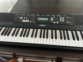 Yamaha EZ 220 Teclado de piano