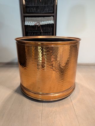 Portavaso sottovaso in rame con ruote