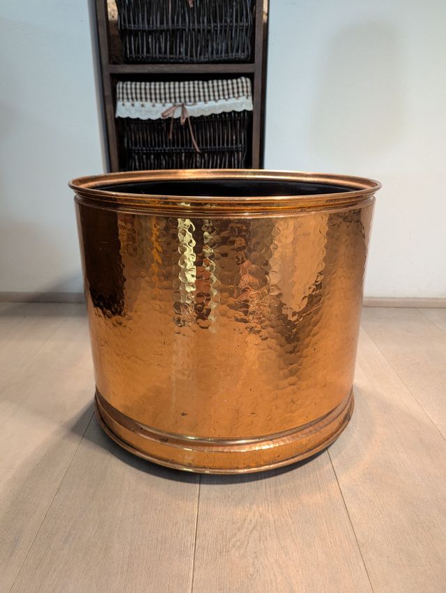 Portavaso sottovaso in rame con ruote