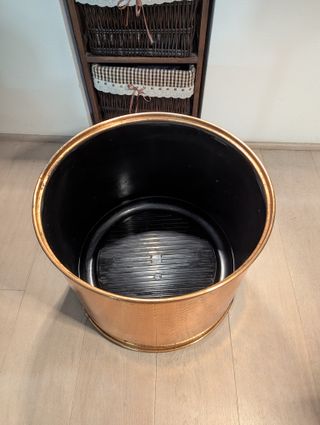 Portavaso sottovaso in rame con ruote