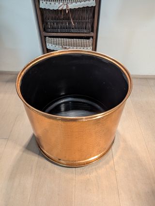 Portavaso sottovaso in rame con ruote