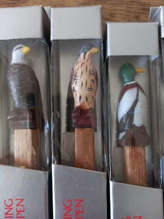 Bolígrafos de madera tallados