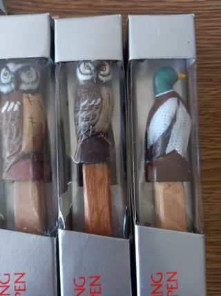 Bolígrafos de madera tallados