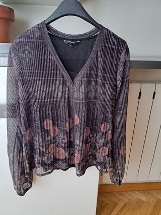 Blusa Desigual. Nueva