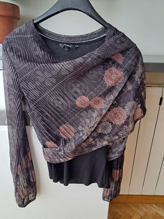 Blusa Desigual. Nueva