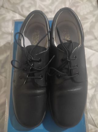 Se vende Zapatos de comunión de niño