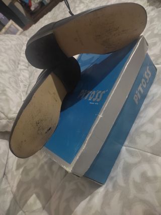 Se vende Zapatos de comunión de niño