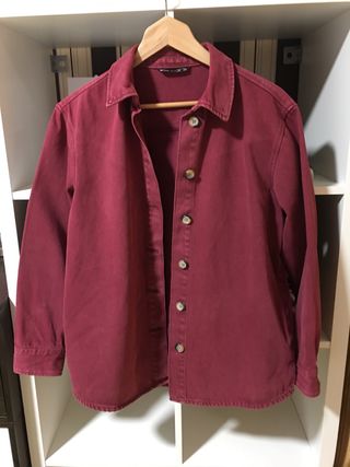 Cazadora sobrecamisa vaquera burdeos