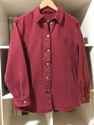 Cazadora sobrecamisa vaquera burdeos