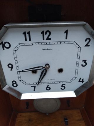 Fascino Sovietico-Ucraino: Orologio a Pendolo