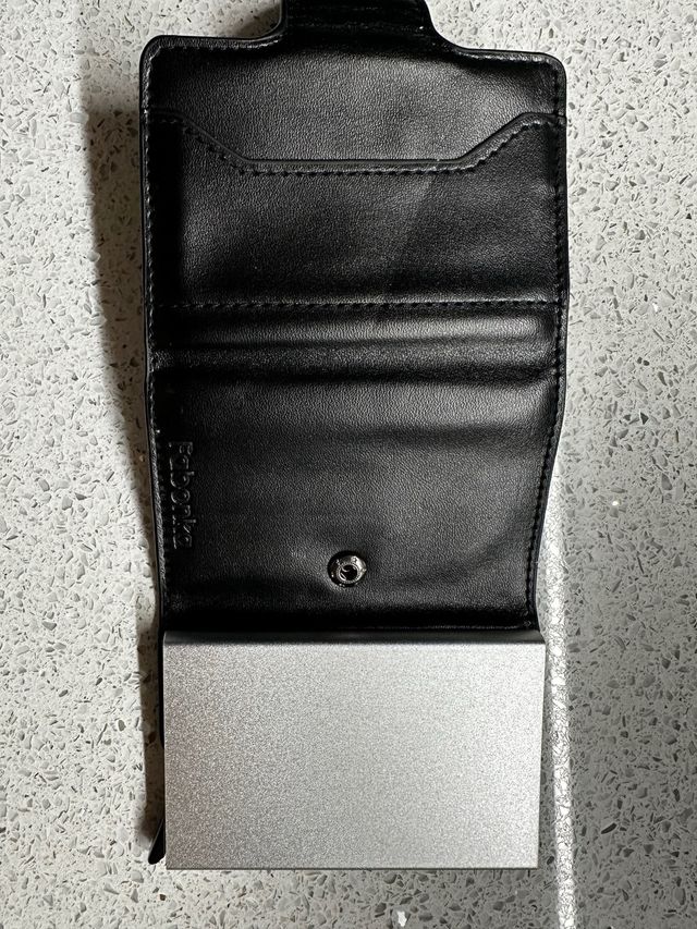 Portatessere e contanti