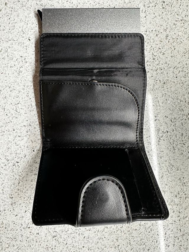 Portatessere e contanti