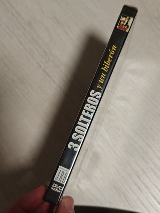DVD - 3 SOLTEROS Y UN BIBERÓN - Nueva