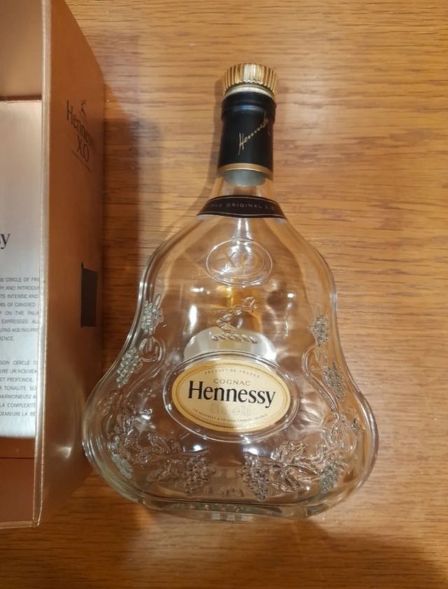 Botella vacía cognac Hennessy