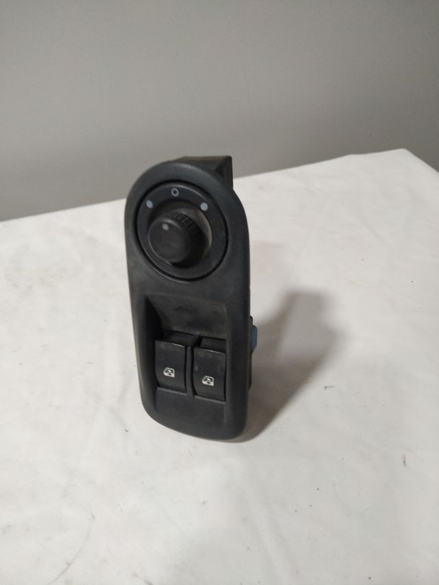 8200011867 Mando elevalunas Renault trafic  2008