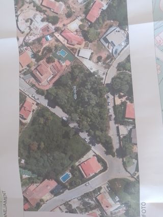 Terreno edificable a dos calles