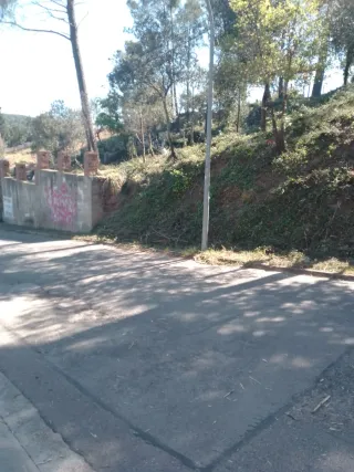 Terreno edificable a dos calles