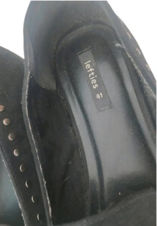 Mocasines negros tachuelas