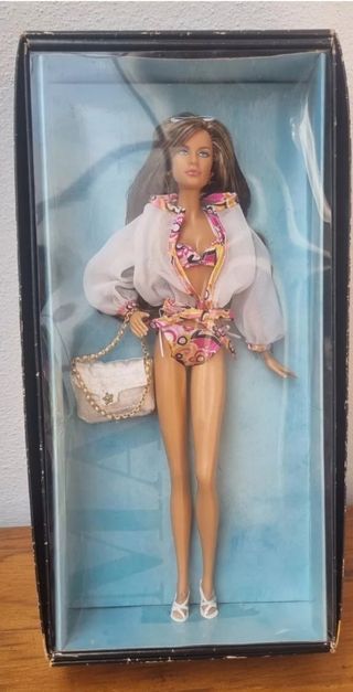 Barbie gold label Marisa model moment