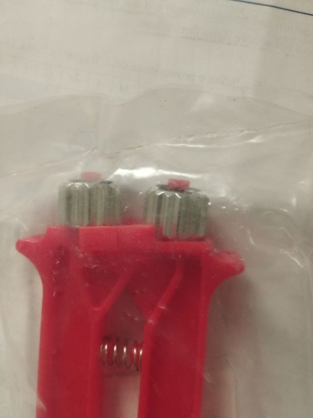 Zigrinatore per filo telaini api