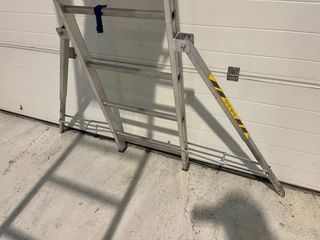 ESCALERA DE ALUMINIO SVELT