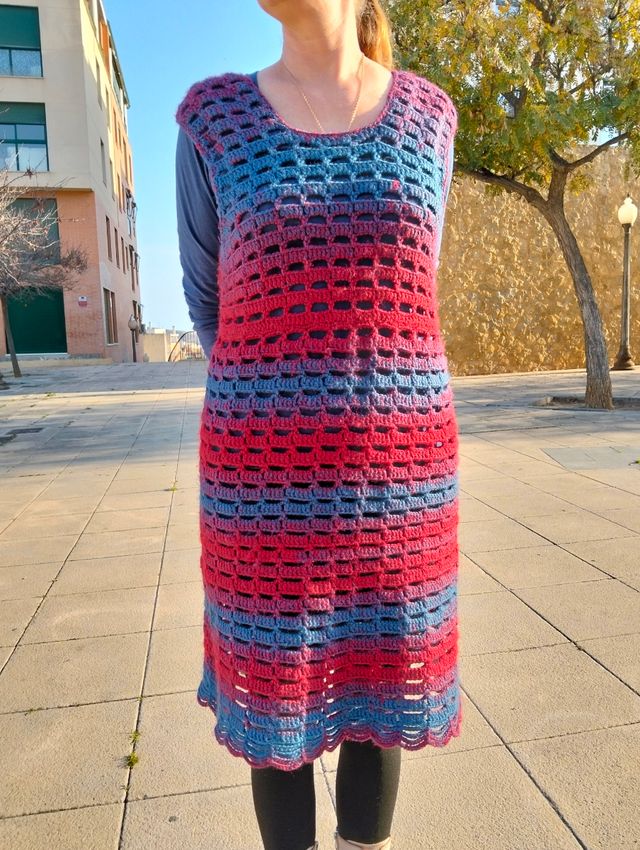 Vestido de ganchillo cálido hecho a mano