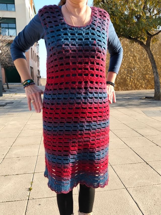 Vestido de ganchillo cálido hecho a mano