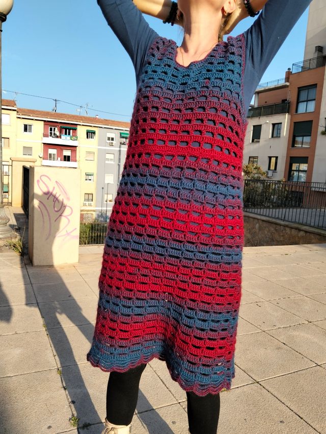 Vestido de ganchillo cálido hecho a mano