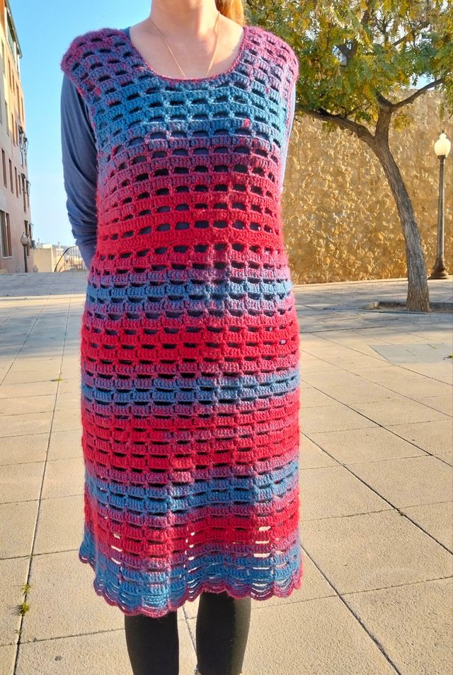 Vestido de ganchillo cálido hecho a mano