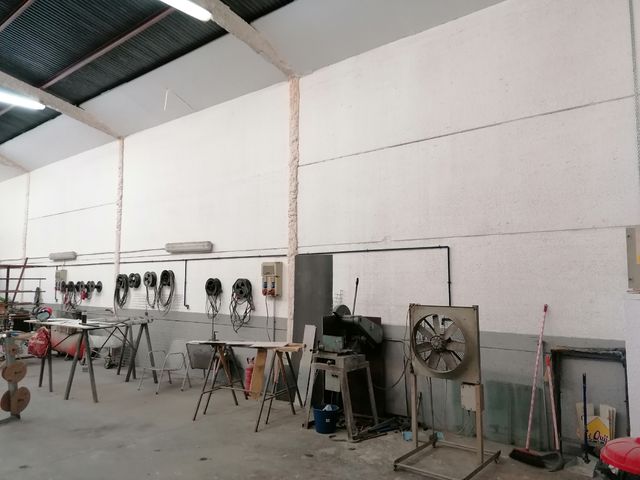 Nave y solar en polg. Industrial de Serrata 