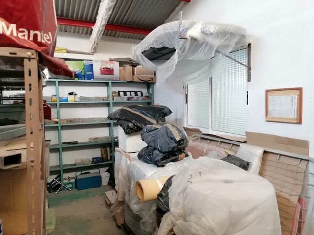 Nave y solar en polg. Industrial de Serrata 