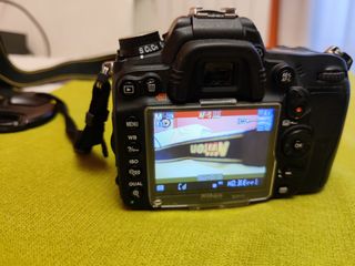 Cámara Réflex Nikon D7000, objetivo Nikon  18-200.